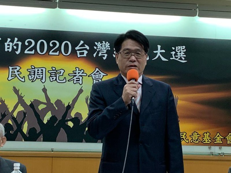 台湾民意基金会董事长游盈隆解读,反送中拉抬现任总统民调。(记者 黄春梅摄)