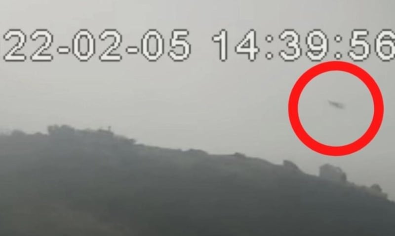东引民众拍摄到不明飞行器进入上空。(翻摄自联合新闻网、东引民众提供)